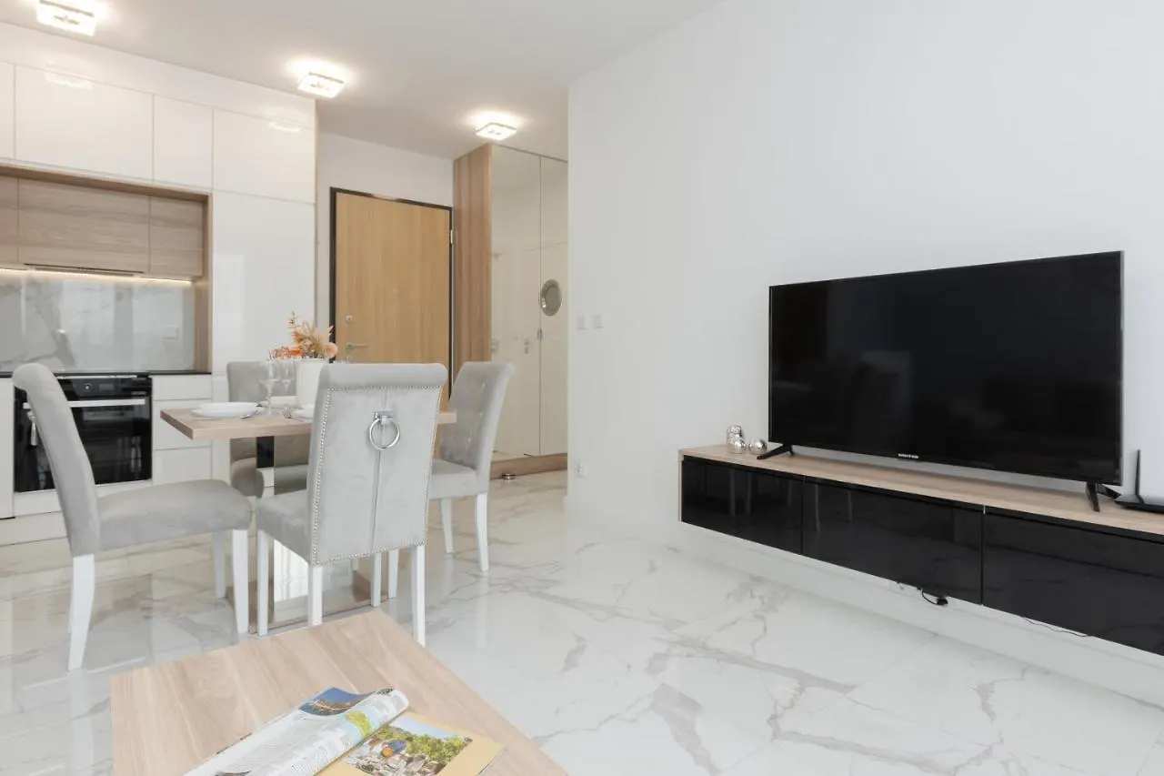 Cosy Apartment On Wola Goleszowska By Noclegi Renters ワルシャワ